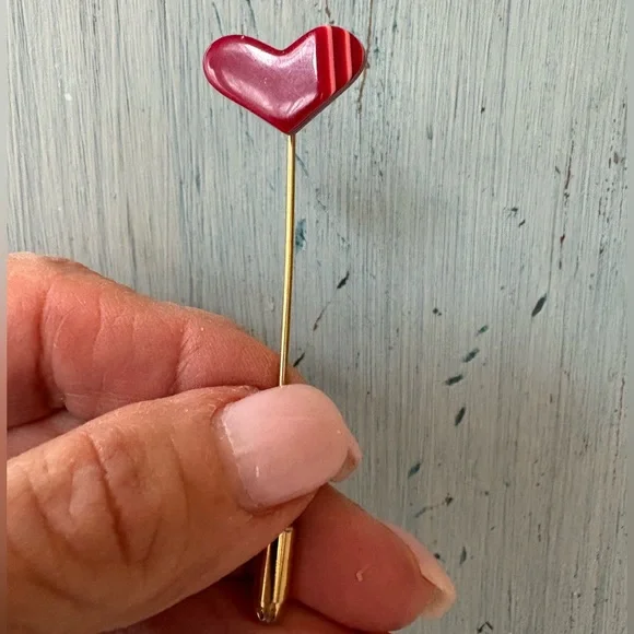 Pretty little gold stick pin with dark red heart, great Valentine’s Day gift - Picture 9 of 10